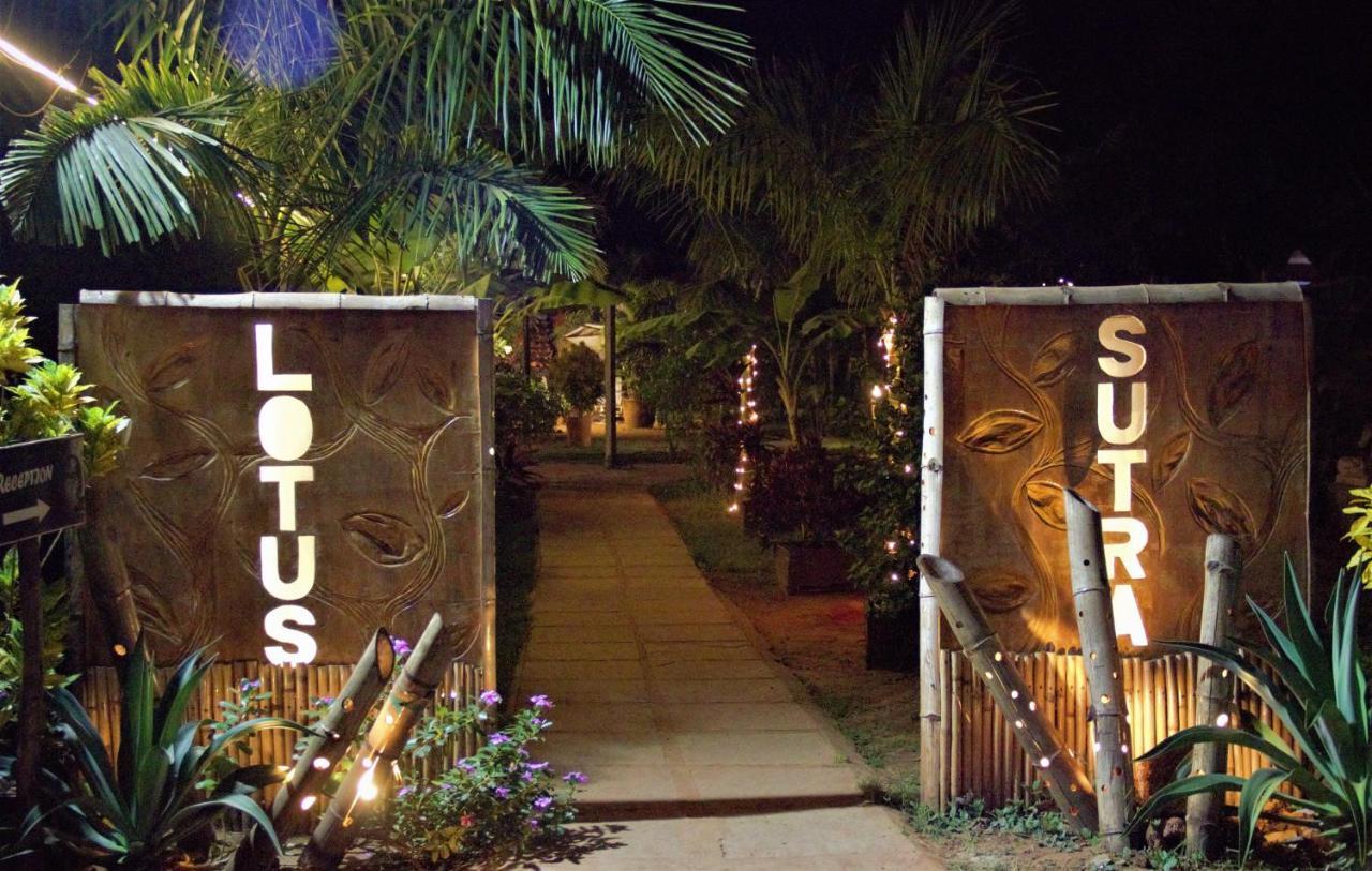 Lotus Sutra Hotel Arambol Bagian luar foto