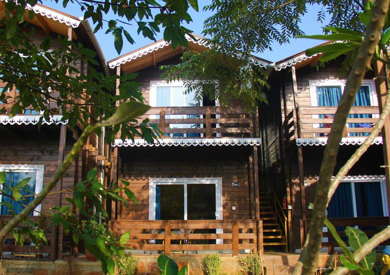 Lotus Sutra Hotel Arambol Bagian luar foto