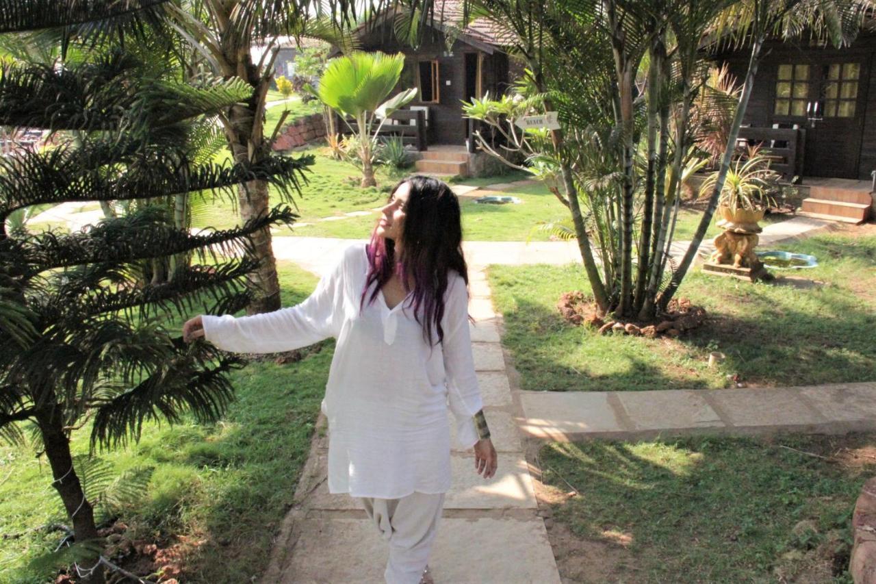 Lotus Sutra Hotel Arambol Bagian luar foto