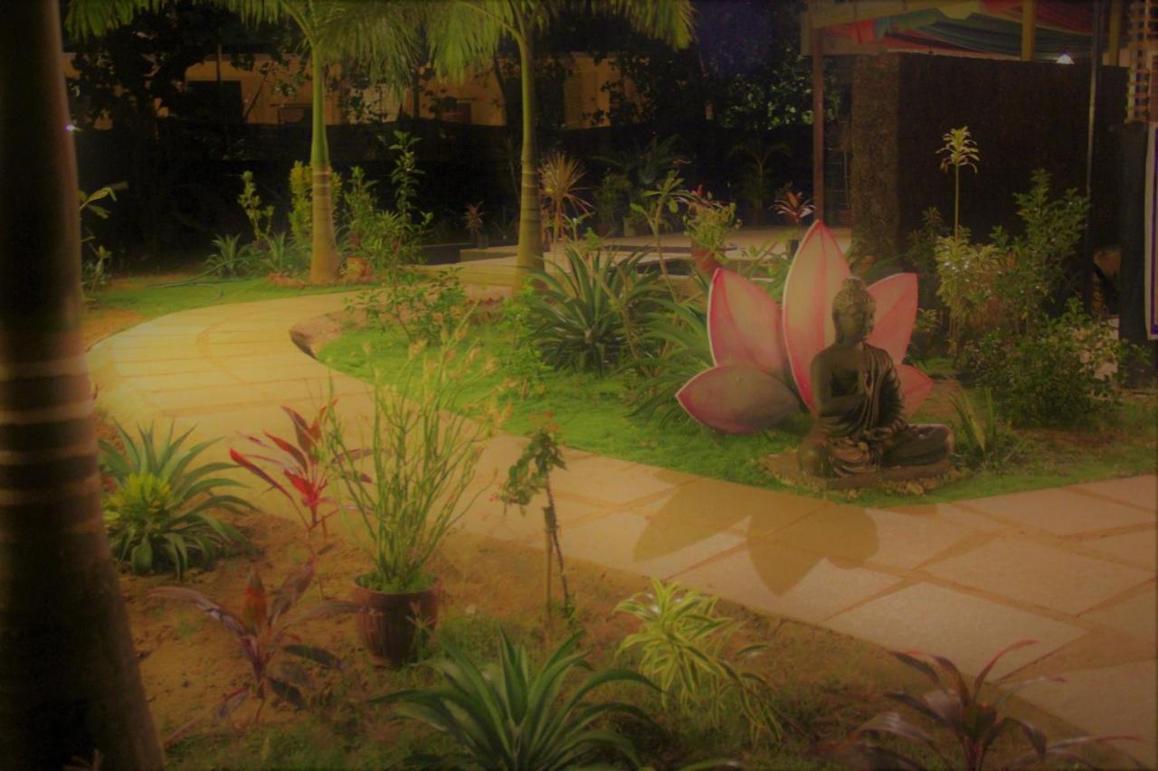 Lotus Sutra Hotel Arambol Bagian luar foto