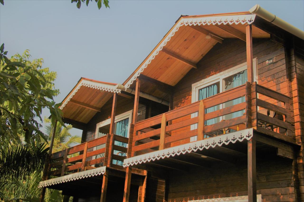 Lotus Sutra Hotel Arambol Bagian luar foto