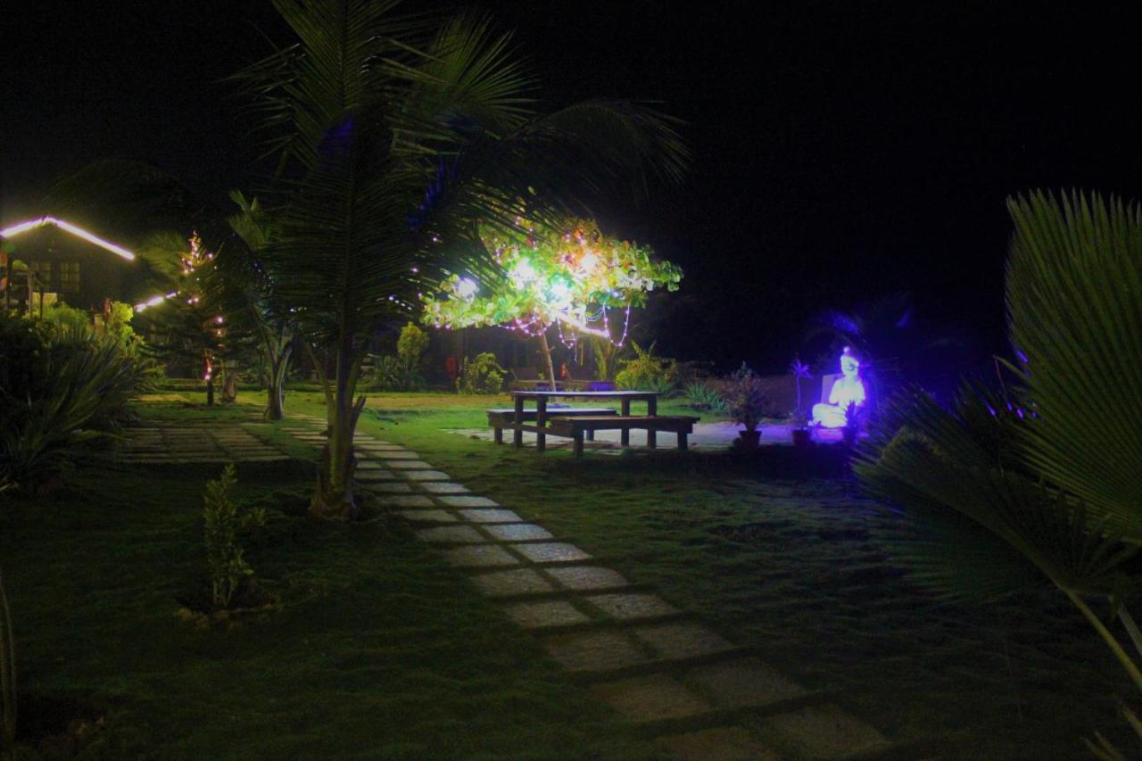 Lotus Sutra Hotel Arambol Bagian luar foto
