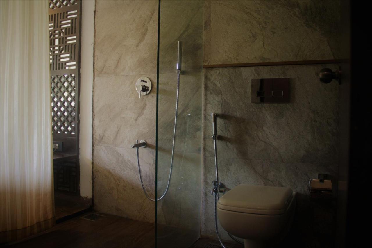 Lotus Sutra Hotel Arambol Bagian luar foto