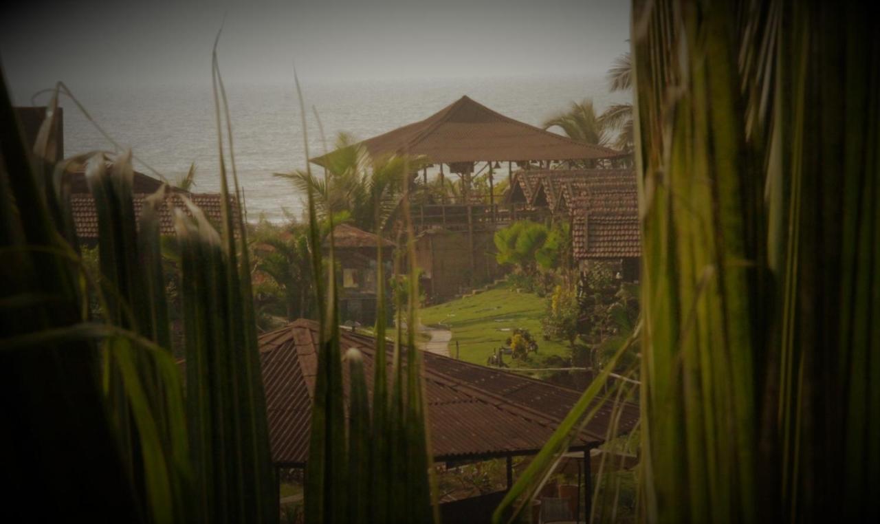 Lotus Sutra Hotel Arambol Bagian luar foto