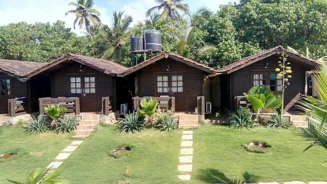 Lotus Sutra Hotel Arambol Bagian luar foto