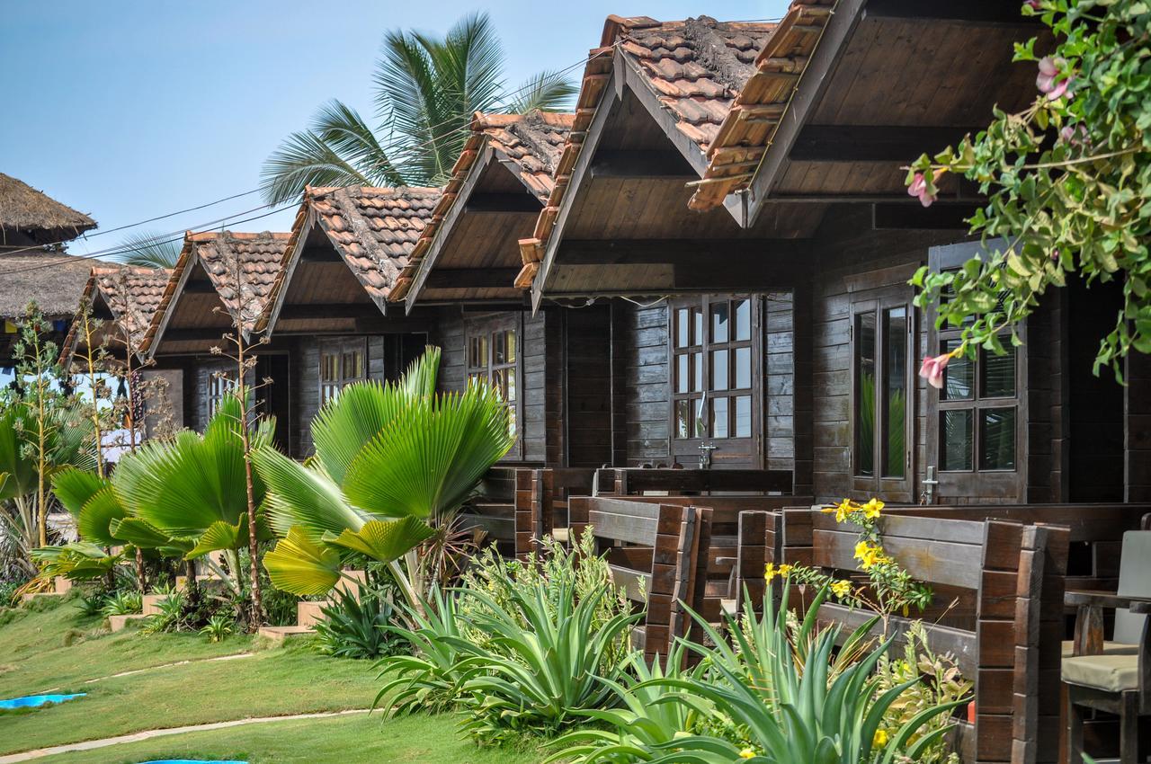 Lotus Sutra Hotel Arambol Bagian luar foto